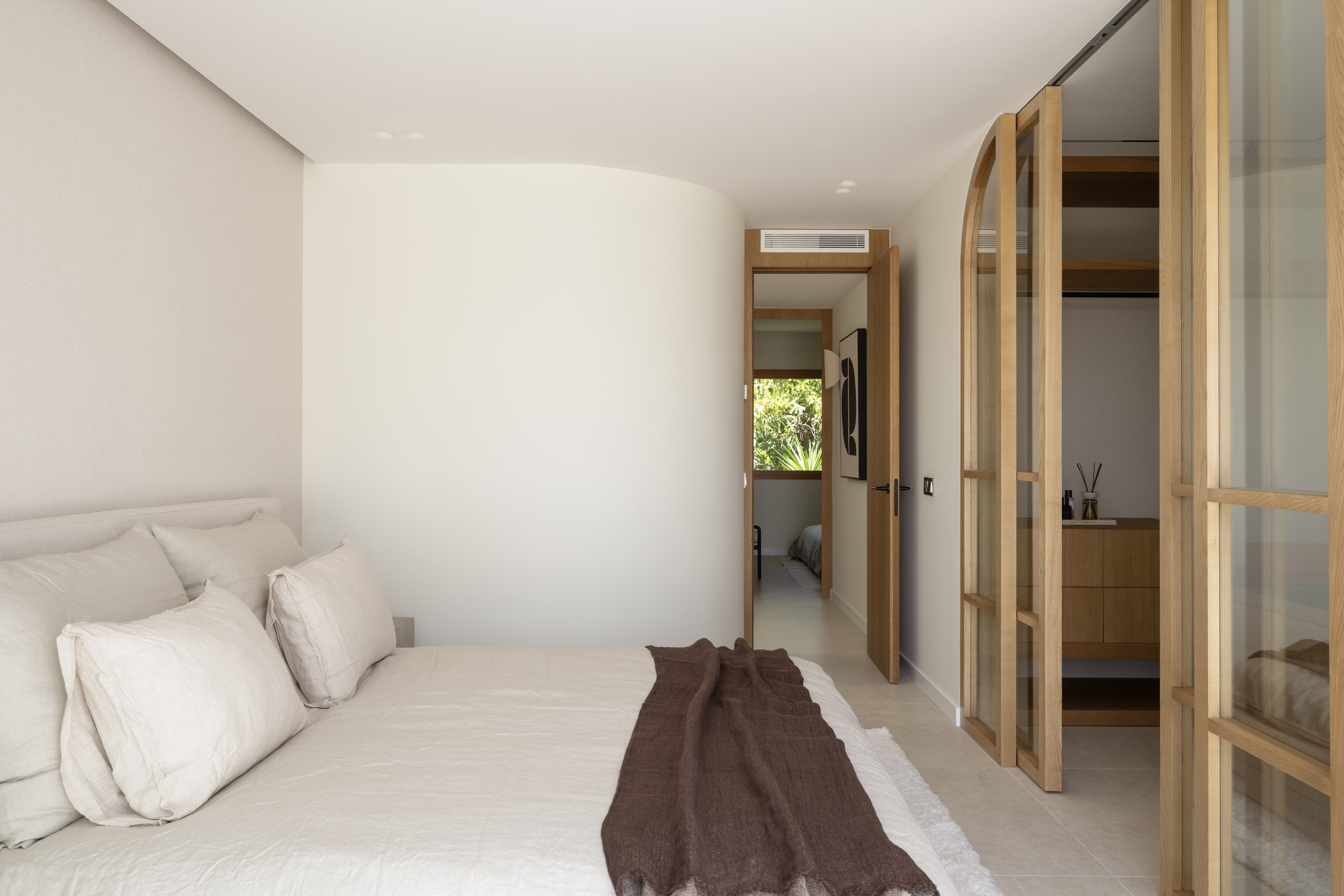 Gem Townhouse in Aloha, Nueva Andalucía – Sea and La Concha Views