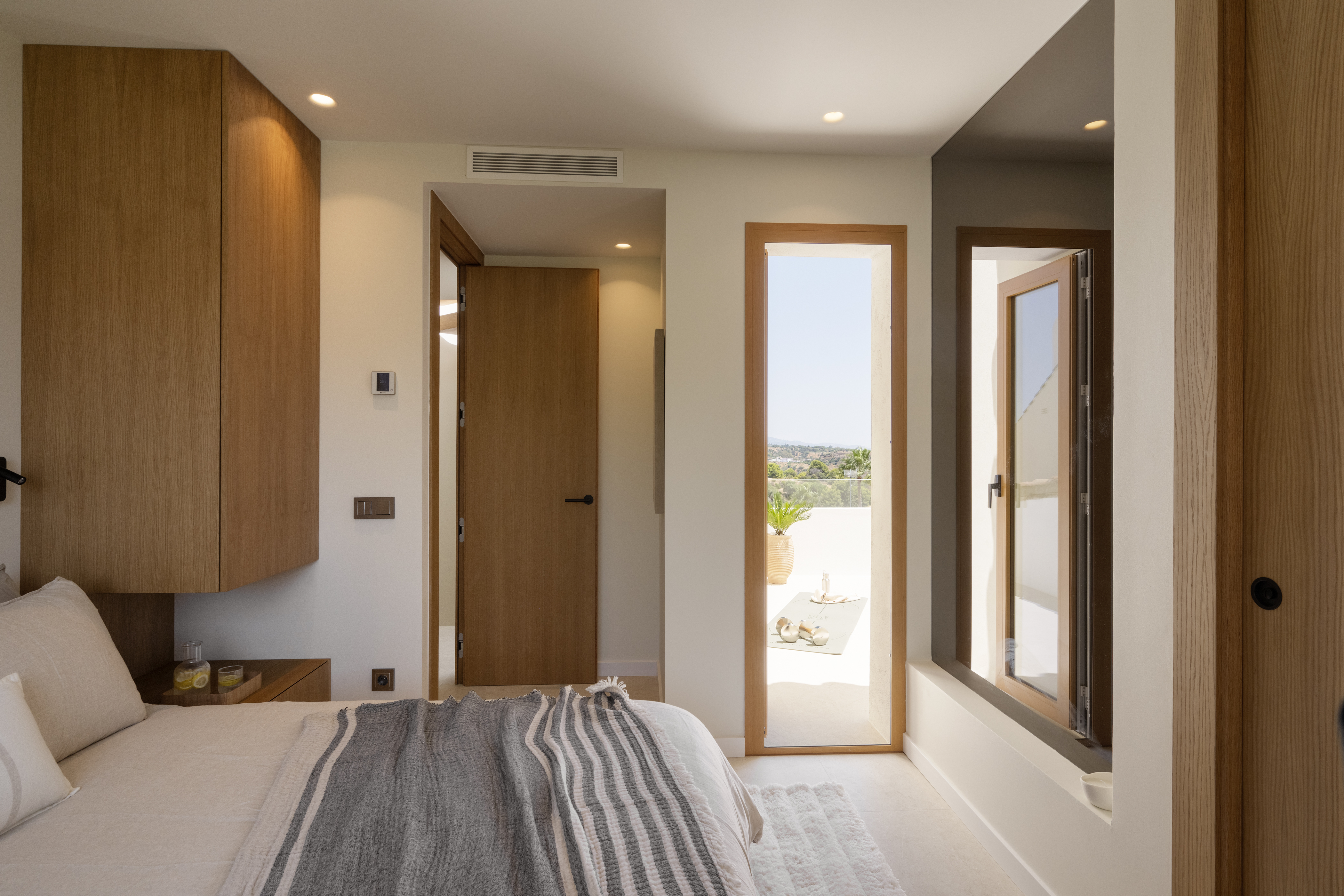 Gem Townhouse in Aloha, Nueva Andalucía – Sea and La Concha Views