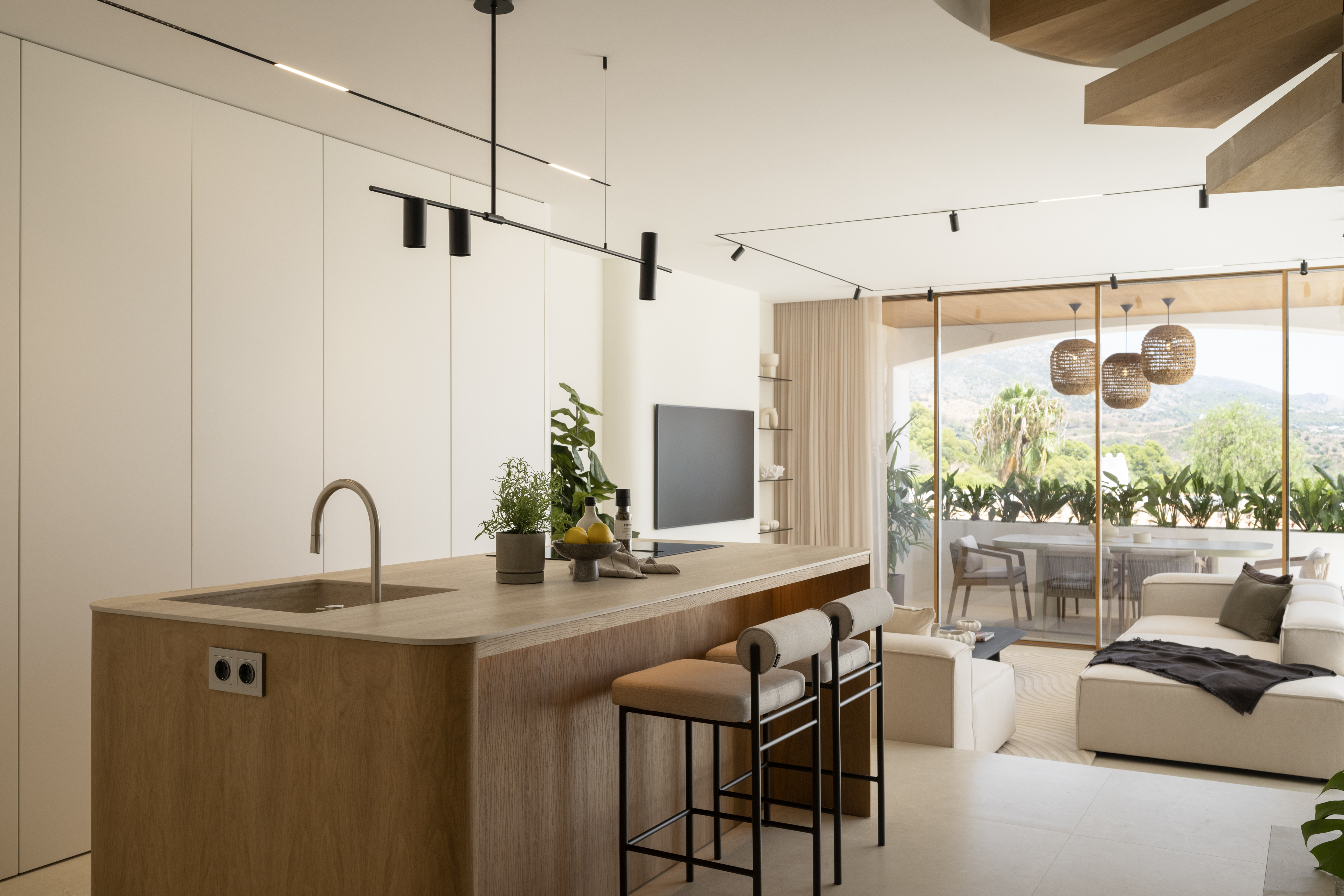 Gem Townhouse in Aloha, Nueva Andalucía – Sea and La Concha Views