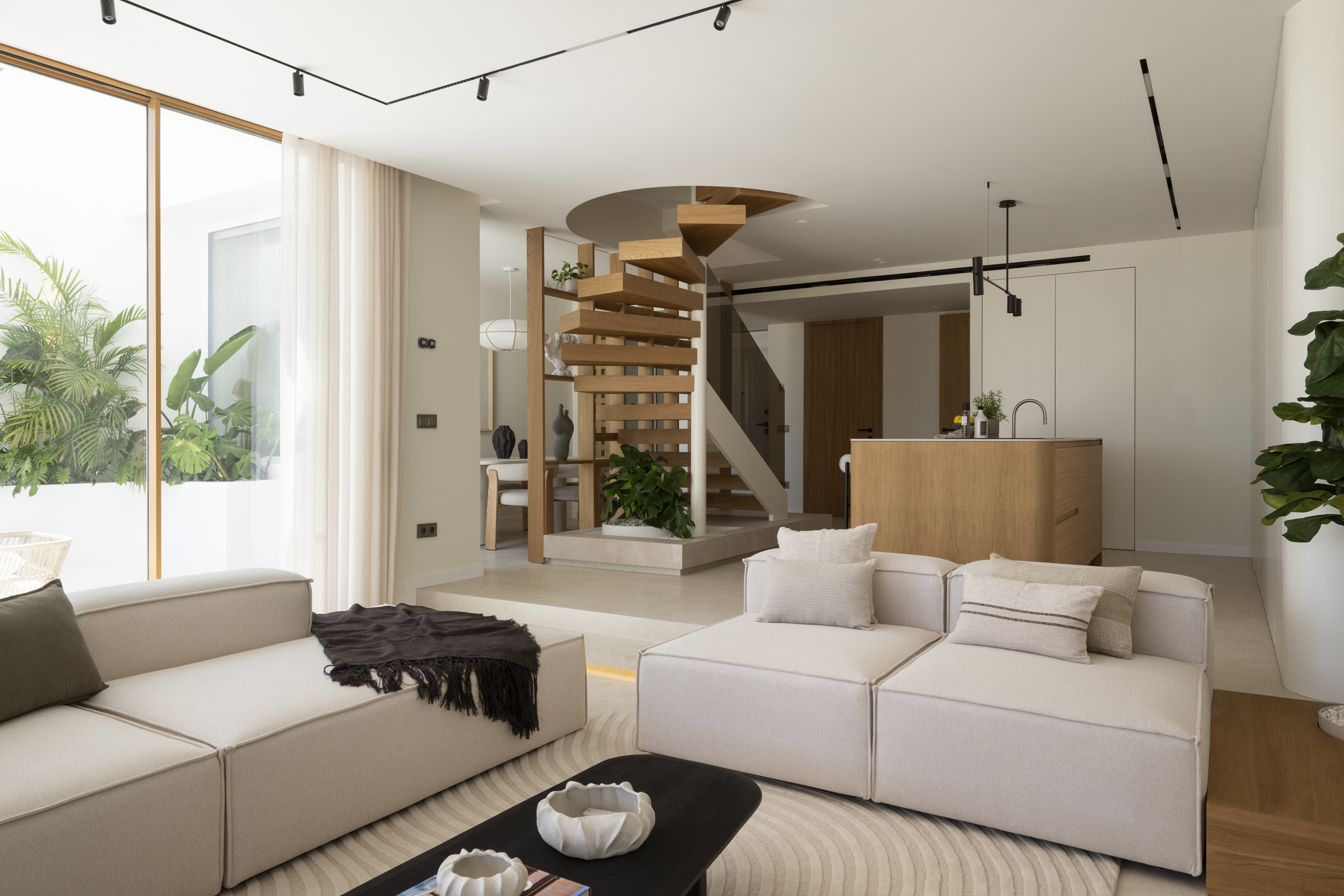 Gem Townhouse in Aloha, Nueva Andalucía – Sea and La Concha Views