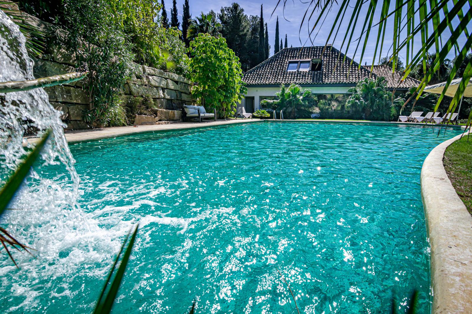 Luxury Villa with Private Pool in Rio Real Golf – Marbella East