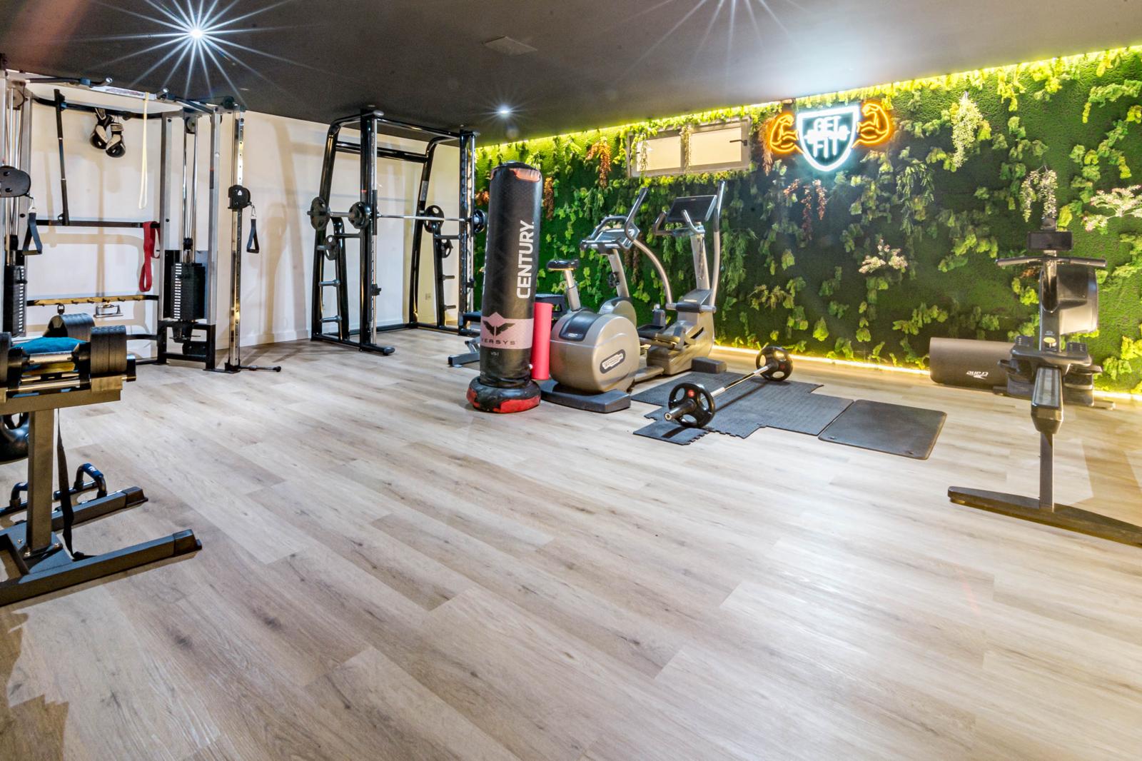 Luxury Villa with Private Pool in Rio Real Golf – Marbella East