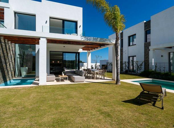 Townhouse 5 Bedrooms 3 Bathrooms in Cabopino