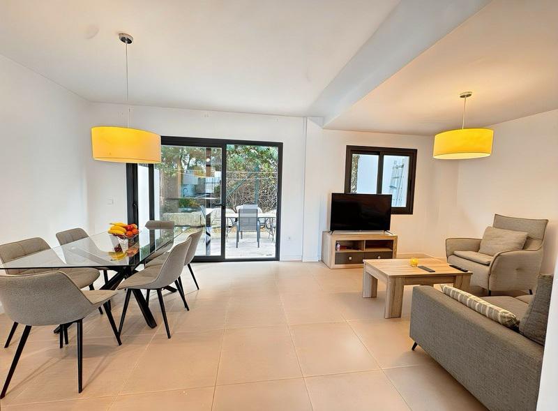 Townhouse 2 Bedrooms 3 Bathrooms in El Paraiso