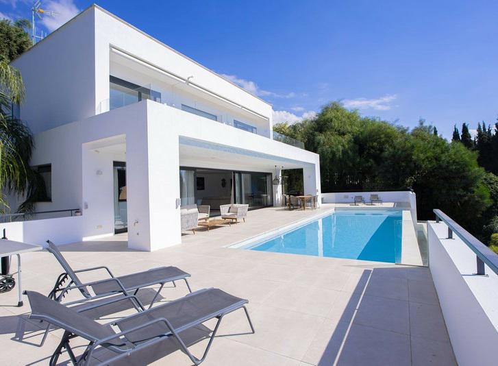 Contemporary Villa with Private Pool and Gym – Marbella