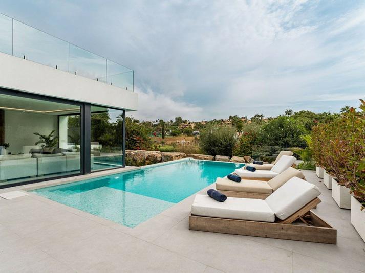 Detached Villa 5 Bedrooms 4 Bathrooms in El Paraiso