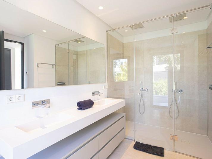 Contemporary Villa with Private Pool and Gym – Marbella
