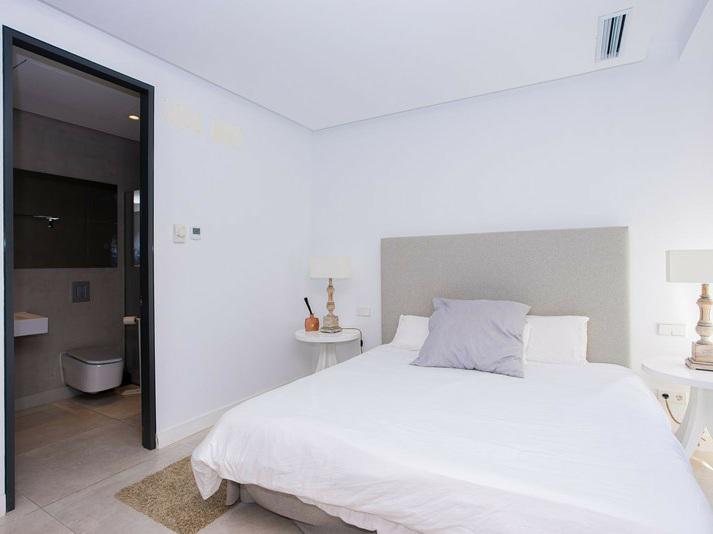 Contemporary Villa with Private Pool and Gym – Marbella