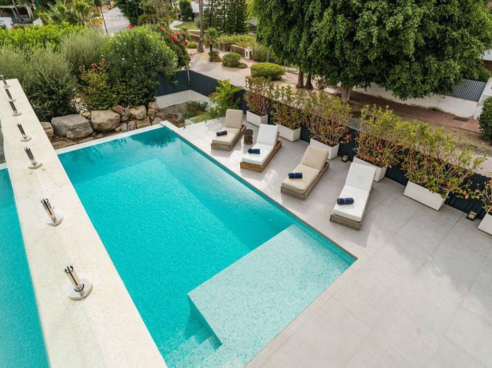 Detached Villa 5 Bedrooms 4 Bathrooms in El Paraiso