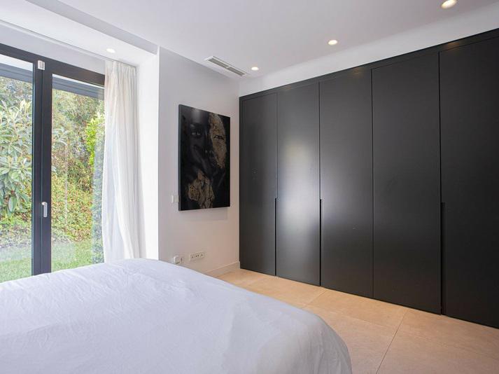 Contemporary Villa with Private Pool and Gym – Marbella