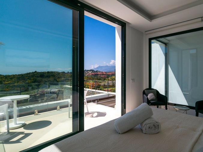 Townhouse 5 Bedrooms 3 Bathrooms in Cabopino