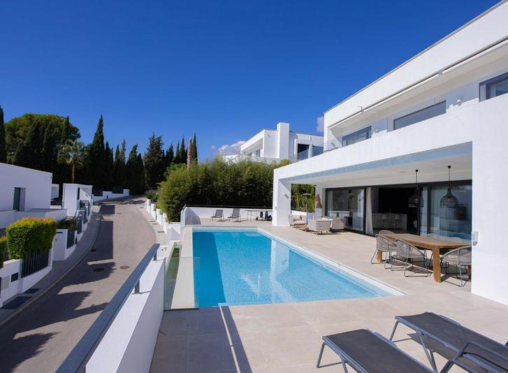 Contemporary Villa with Private Pool and Gym – Marbella