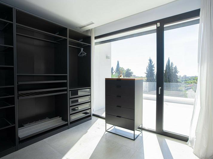 Contemporary Villa with Private Pool and Gym – Marbella