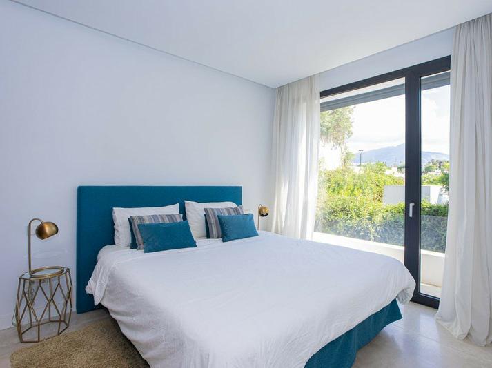 Contemporary Villa with Private Pool and Gym – Marbella