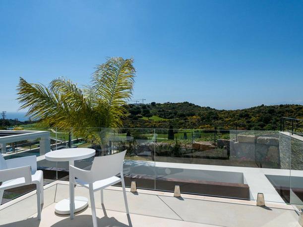 Townhouse 5 Bedrooms 3 Bathrooms in Cabopino