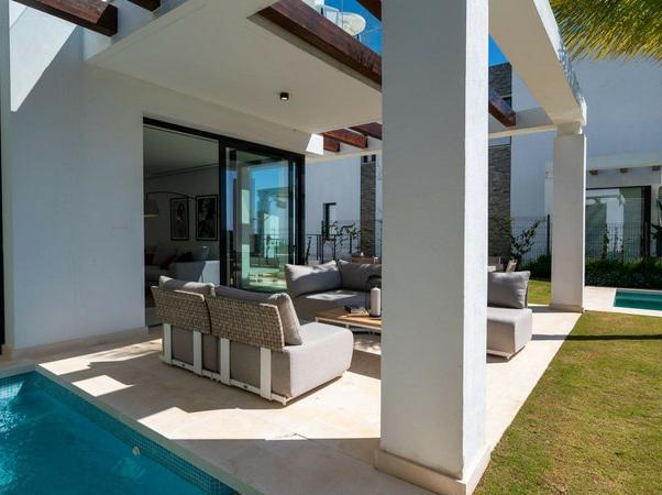 Townhouse 5 Bedrooms 3 Bathrooms in Cabopino