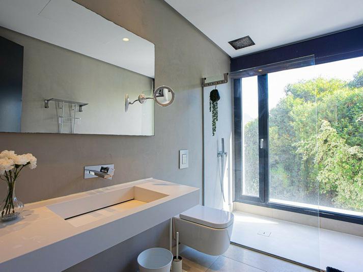 Contemporary Villa with Private Pool and Gym – Marbella