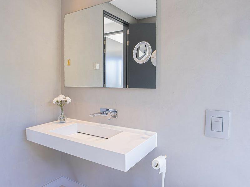 Contemporary Villa with Private Pool and Gym – Marbella