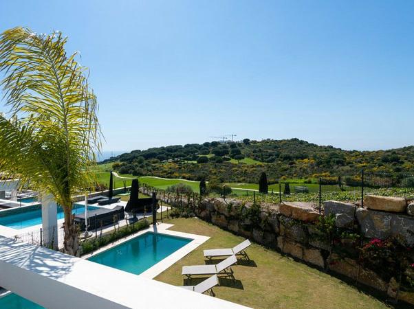 Townhouse 5 Bedrooms 3 Bathrooms in Cabopino