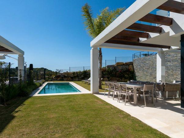 Townhouse 5 Bedrooms 3 Bathrooms in Cabopino