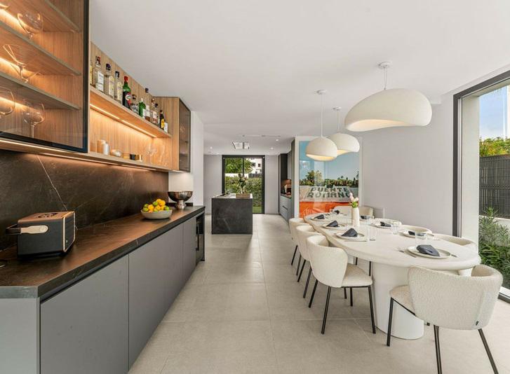 Detached Villa 5 Bedrooms 4 Bathrooms in El Paraiso