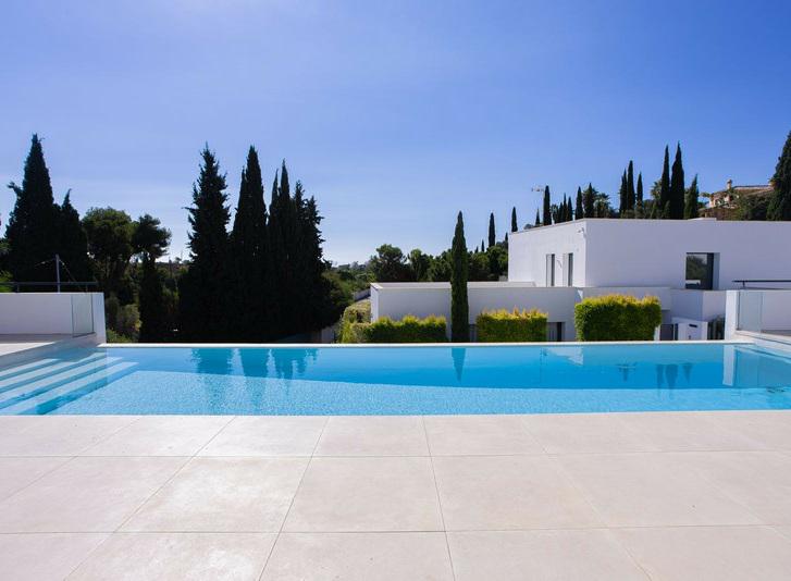 Contemporary Villa with Private Pool and Gym – Marbella