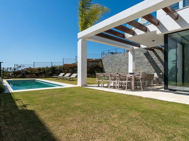 Townhouse 5 Bedrooms 3 Bathrooms in Cabopino