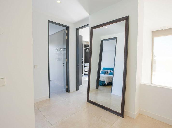 Contemporary Villa with Private Pool and Gym – Marbella