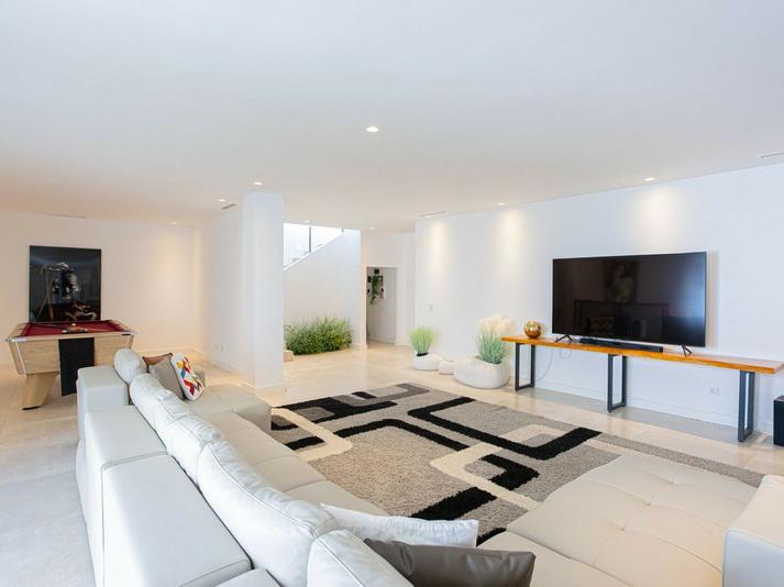 Contemporary Villa with Private Pool and Gym – Marbella