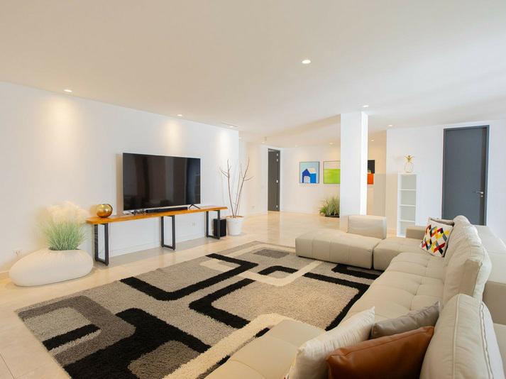 Contemporary Villa with Private Pool and Gym – Marbella