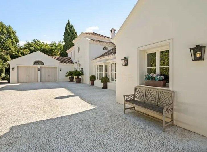 Detached Villa 5 Bedrooms 3 Bathrooms in Guadalmina Baja