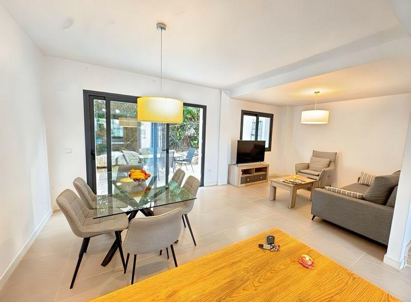 Townhouse 2 Bedrooms 3 Bathrooms in El Paraiso