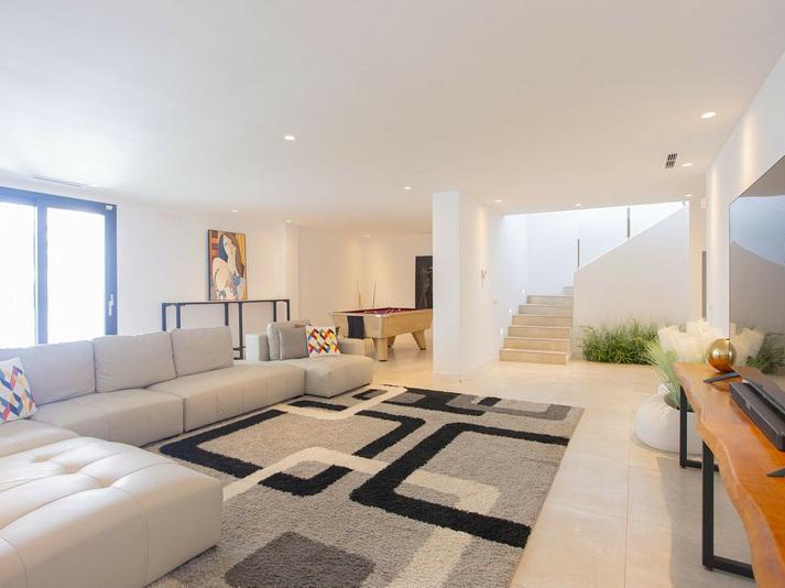 Contemporary Villa with Private Pool and Gym – Marbella