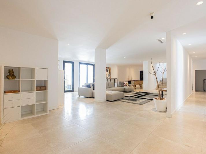 Contemporary Villa with Private Pool and Gym – Marbella