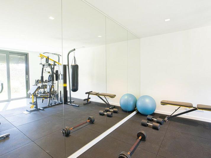 Contemporary Villa with Private Pool and Gym – Marbella