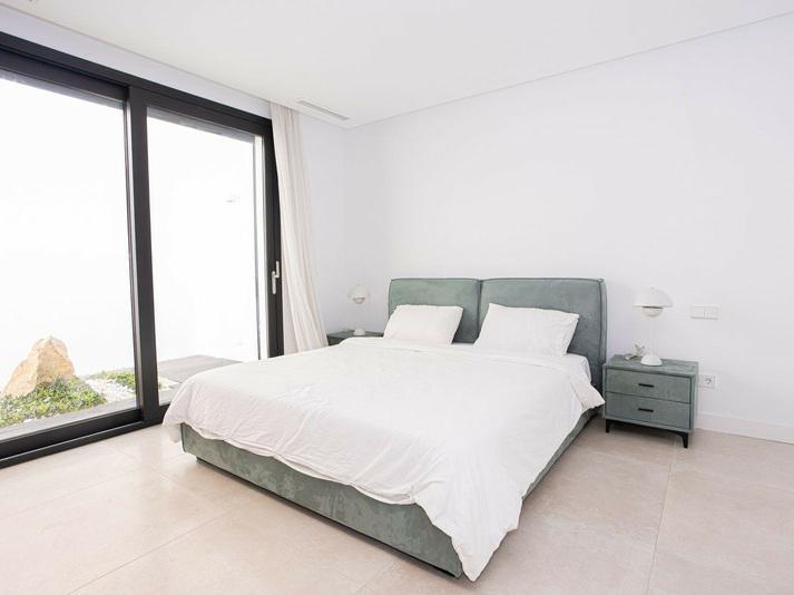 Contemporary Villa with Private Pool and Gym – Marbella