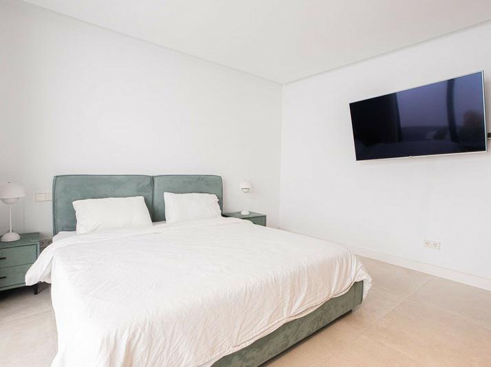 Contemporary Villa with Private Pool and Gym – Marbella
