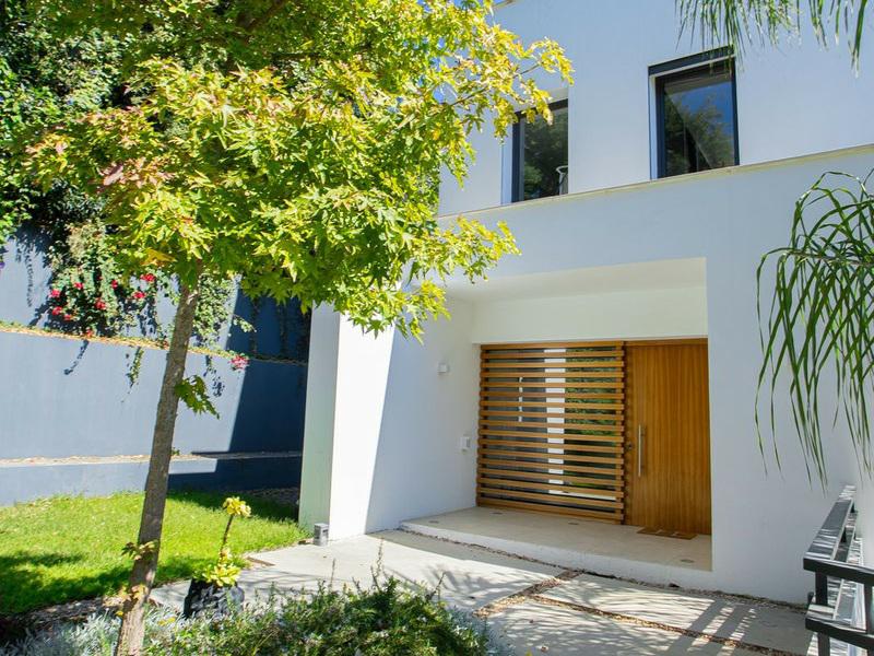 Contemporary Villa with Private Pool and Gym – Marbella
