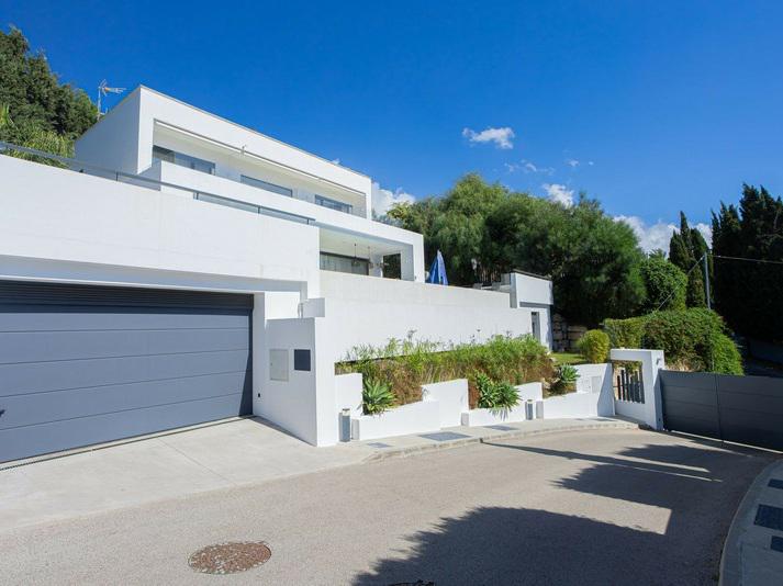 Contemporary Villa with Private Pool and Gym – Marbella
