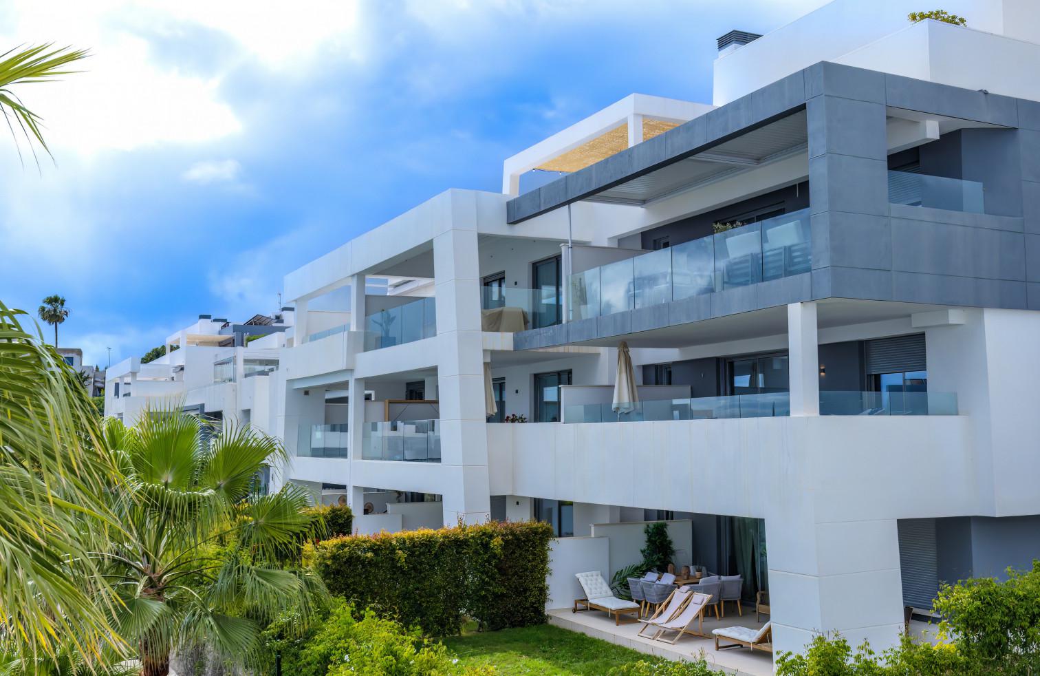 Middle Floor Apartment 2 Bedrooms   in Estepona