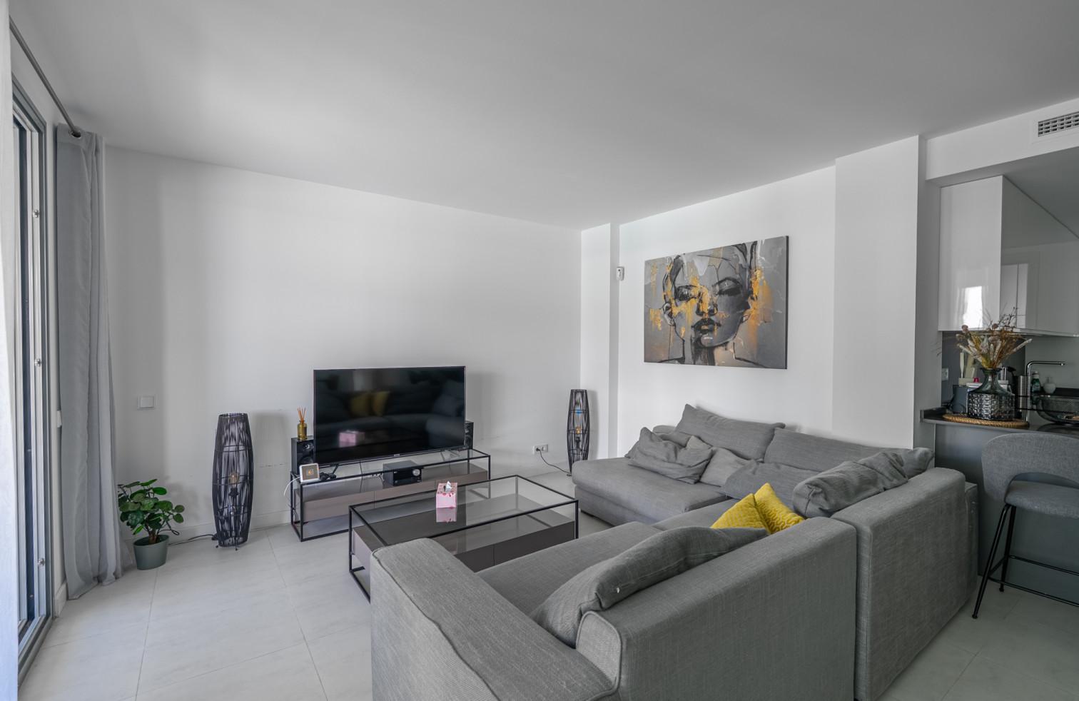 Middle Floor Apartment 4 Bedrooms 2 Bathrooms in Estepona