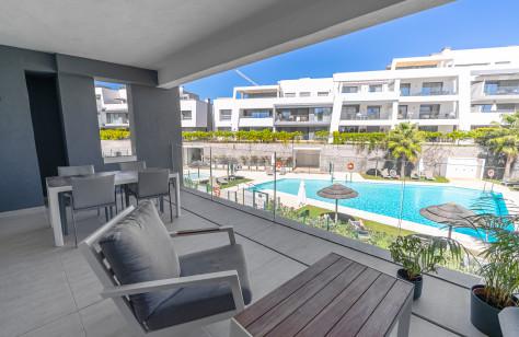 Middle Floor Apartment 4 Bedrooms 2 Bathrooms in Estepona