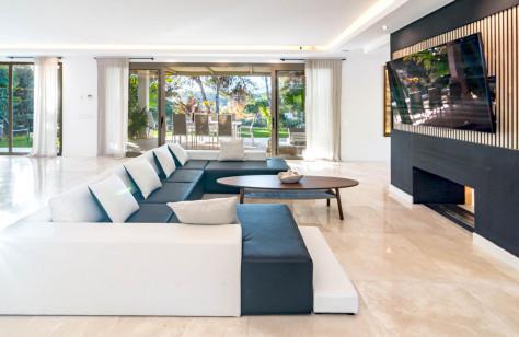Luxury Villa with Private Pool in Rio Real Golf – Marbella East