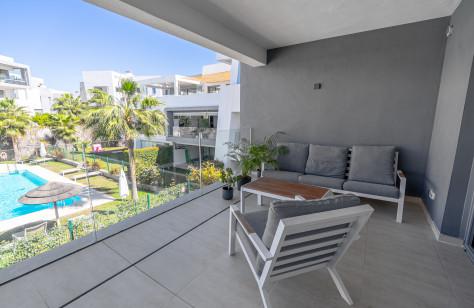 Middle Floor Apartment 4 Bedrooms 2 Bathrooms in Estepona