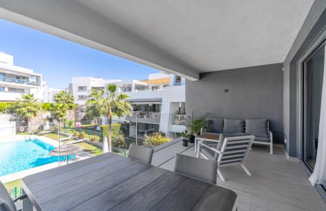 Middle Floor Apartment 4 Bedrooms 2 Bathrooms in Estepona