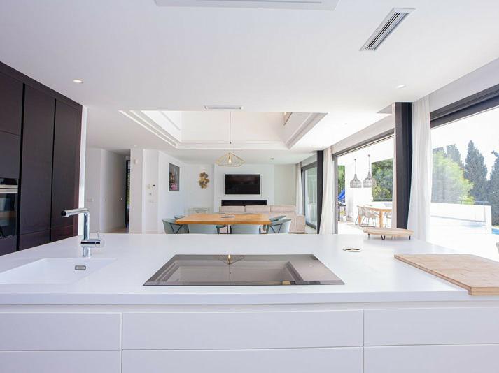 Contemporary Villa with Private Pool and Gym – Marbella
