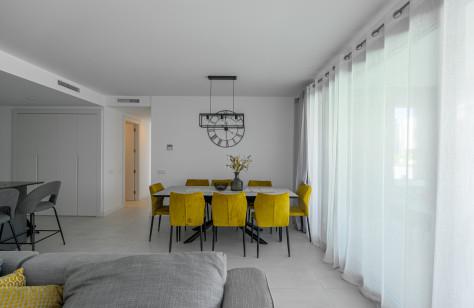 Middle Floor Apartment 4 Bedrooms 2 Bathrooms in Estepona
