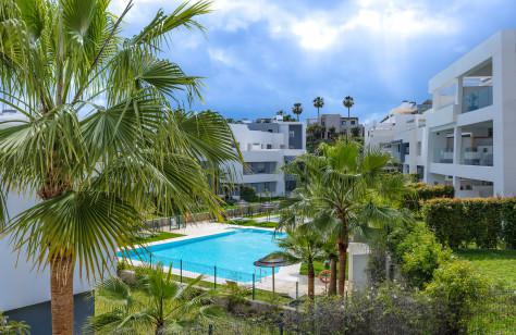 Middle Floor Apartment 2 Bedrooms   in Estepona