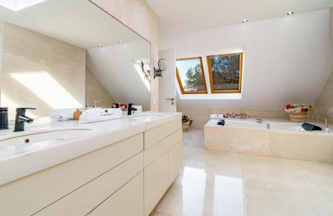 Luxury Villa with Private Pool in Rio Real Golf – Marbella East