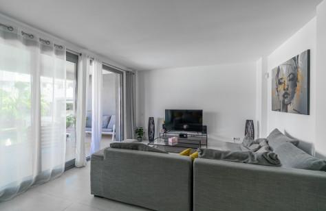 Middle Floor Apartment 4 Bedrooms 2 Bathrooms in Estepona
